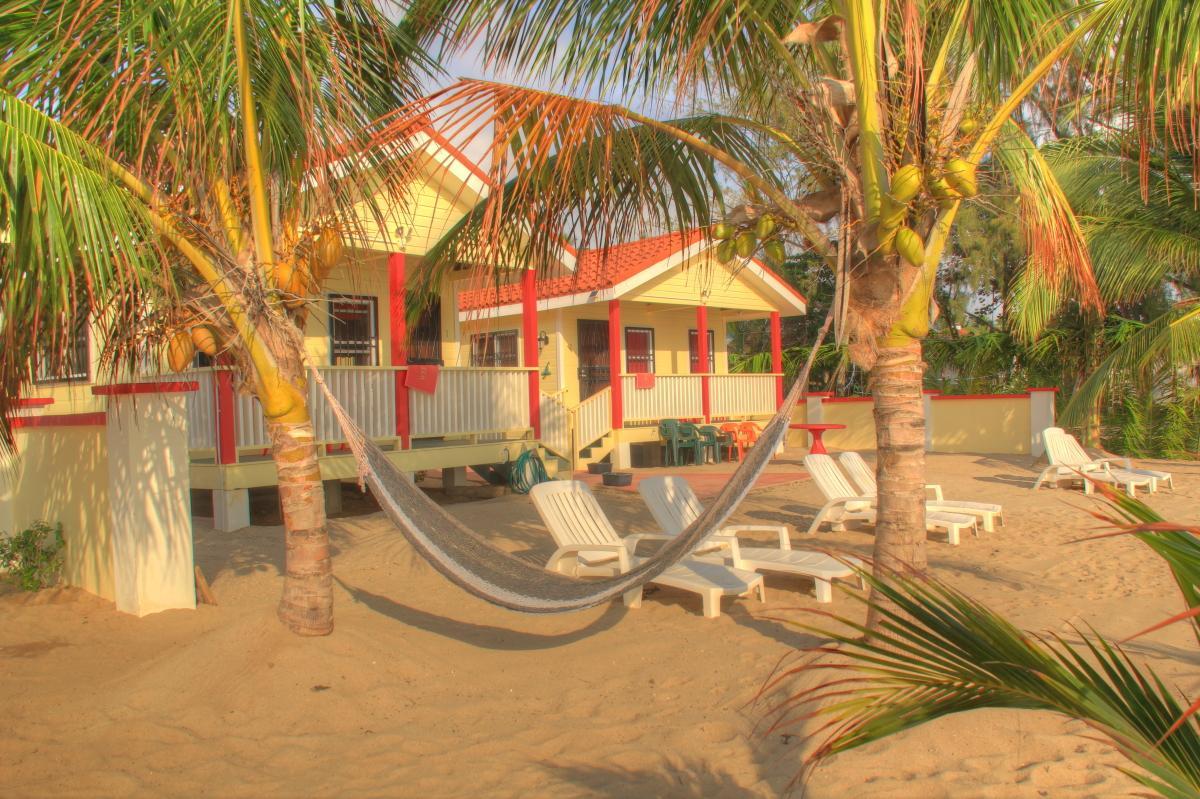 The White Horse Inn - Hopkins Village Beach Belize 外观 照片